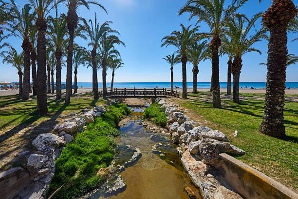 شقة Apartamento Carole Playa Bajondillo Torremolinos Beach - Playa A 30 Segundos - Wifi - Parking - Terraza المظهر الخارجي الصورة