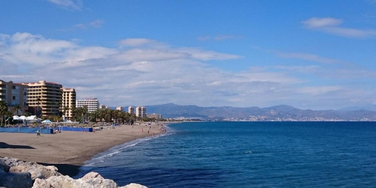 شقة Apartamento Carole Playa Bajondillo Torremolinos Beach - Playa A 30 Segundos - Wifi - Parking - Terraza المظهر الخارجي الصورة