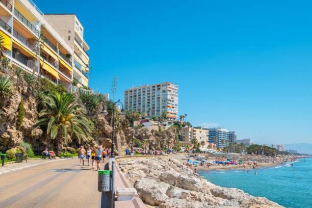 شقة Apartamento Carole Playa Bajondillo Torremolinos Beach - Playa A 30 Segundos - Wifi - Parking - Terraza المظهر الخارجي الصورة